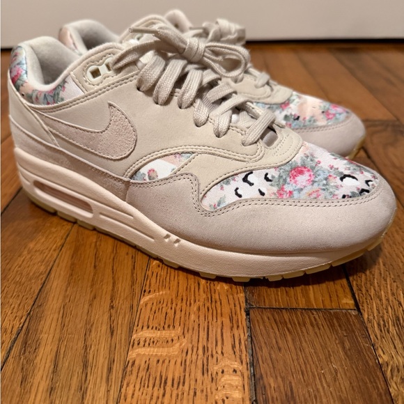 Nike Air Max Cream and Pink - Picture 3 of 6